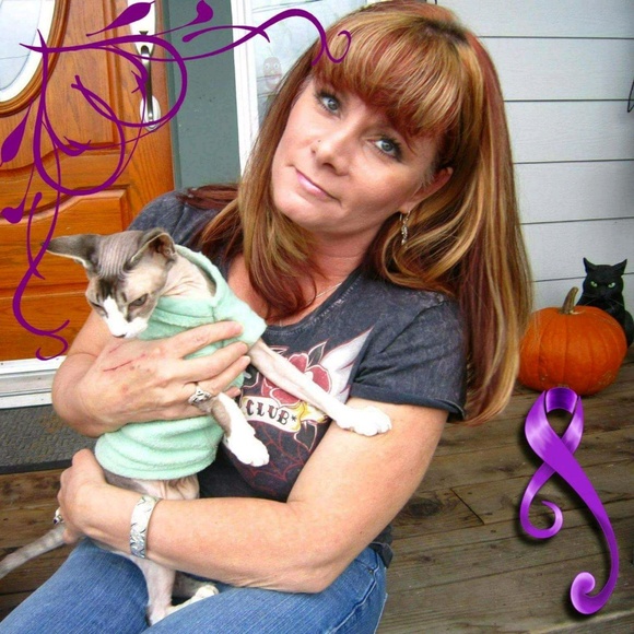 Meet your Posher, Renee. Boots, Clothing & Bling - Picture 1 of 6